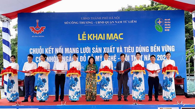 Kết nối “Mạng lưới sản xuất và tiêu dùng bền vững cho nhóm ngành đồ gỗ mỹ nghệ-nội thất năm 2022”.