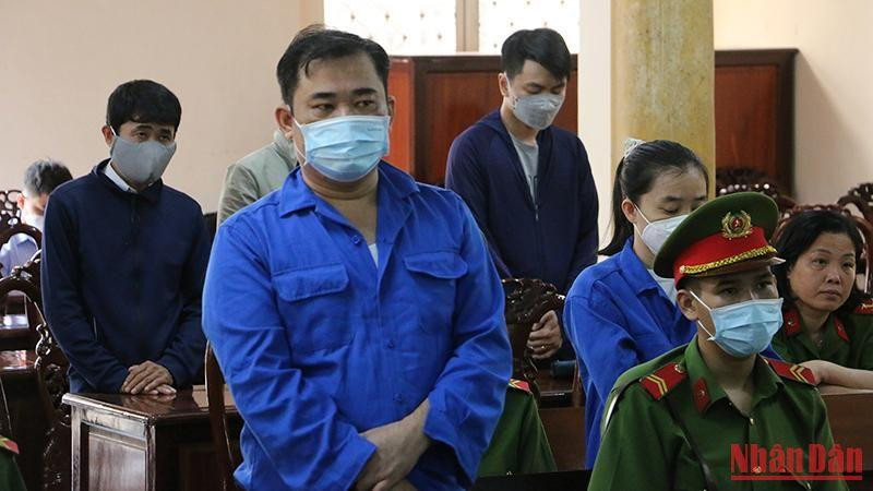 Bị cáo Mãnh và các đồng phạm lãnh án tù.