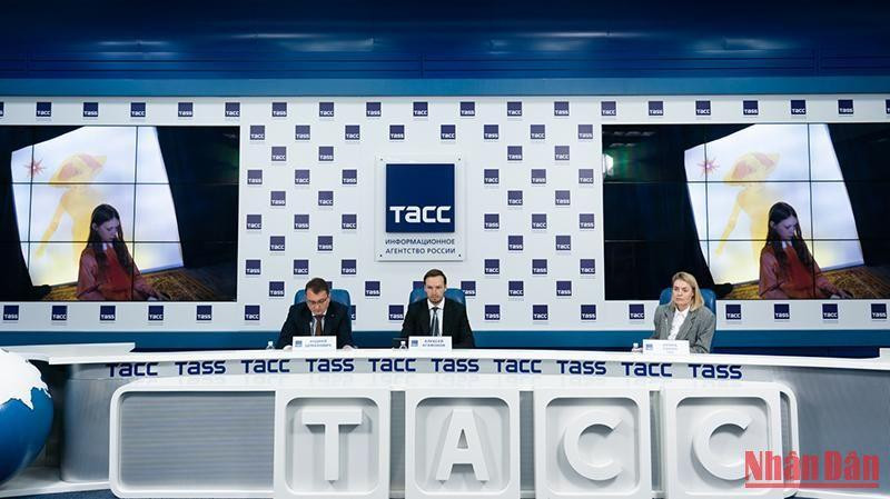 Thông báo về mùa mới của dự án “Khám phá lại nước Nga”. (Ảnh: Thanh Thể)