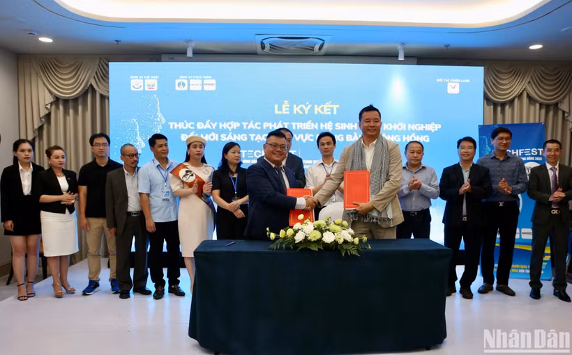 Ký kết thỏa thuận hợp tác phát triển hệ sinh thái khởi nghiệp đổi mới sáng tạo vùng đồng bằng sông Hồng.