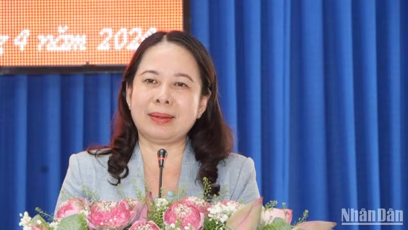 Quyền Chủ tịch nước Võ Thị Ánh Xuân tiếp xúc cử tri thành phố Long Xuyên.