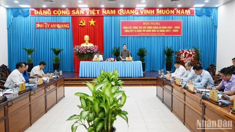 Quang cảnh hội nghị.