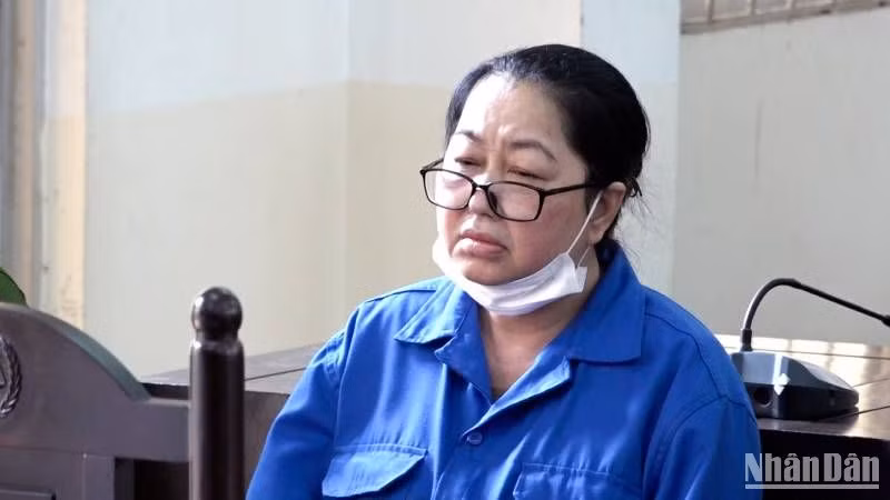 Bị cáo Nguyễn Thị Kim Hạnh lãnh mức án 13 năm tù.