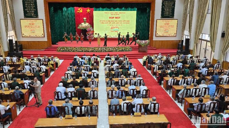 Quang cảnh họp mặt.