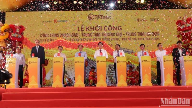 Quang cảnh lễ khởi công.