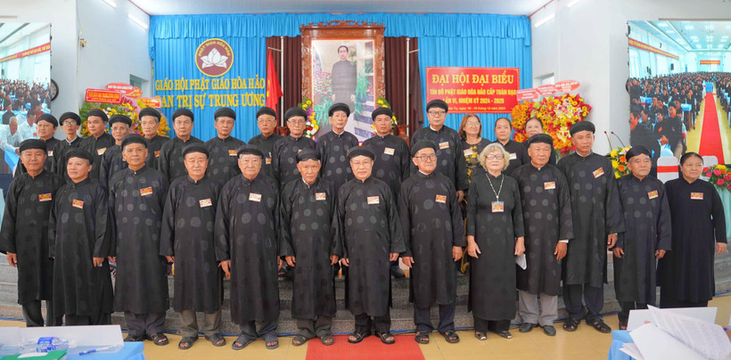 Ban Trị sự Trung ương Giáo hội Phật giáo Hòa Hảo nhiệm kỳ 6 ra mắt tại Đại hội.