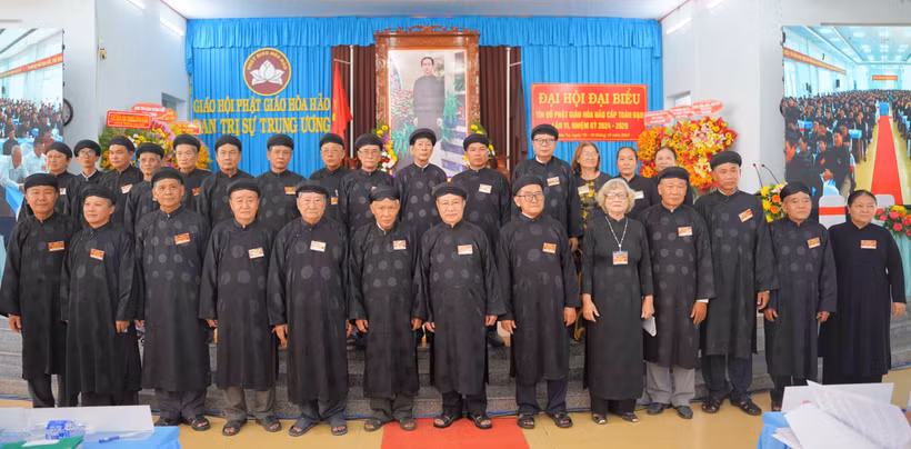 Ban Trị sự Trung ương Giáo hội Phật giáo Hòa Hảo nhiệm kỳ 6 ra mắt tại Đại hội.