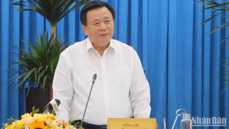 Đồng chí Nguyễn Xuân Thắng phát biểu tại hội nghị.