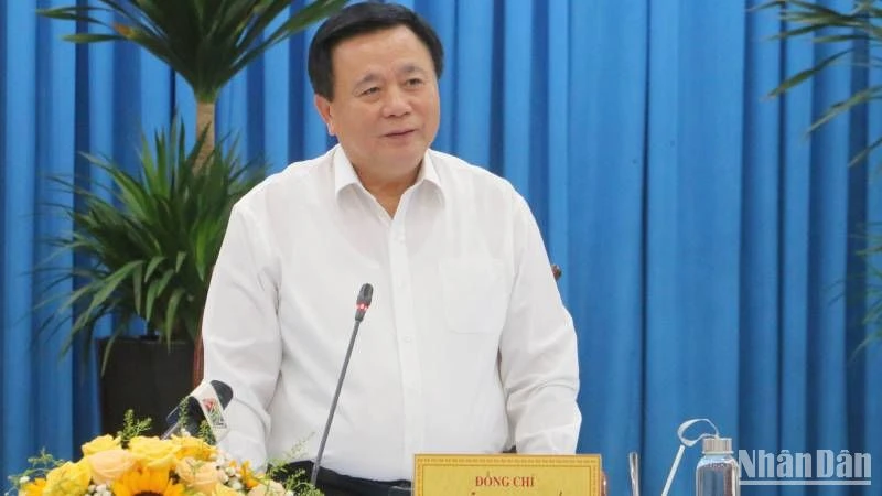 Đồng chí Nguyễn Xuân Thắng phát biểu tại hội nghị.