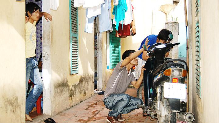 Khẩn trương thực hiện việc giải ngân tiền hỗ trợ thuê nhà cho người lao động. Ảnh: NAM ANH