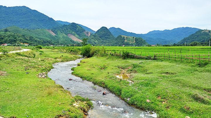 Sông Chàng trong xanh.
