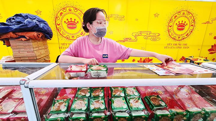 Chỉ nên mua bánh Trung thu tại những điểm bày bán có nguồn gốc, xuất xứ rõ ràng.