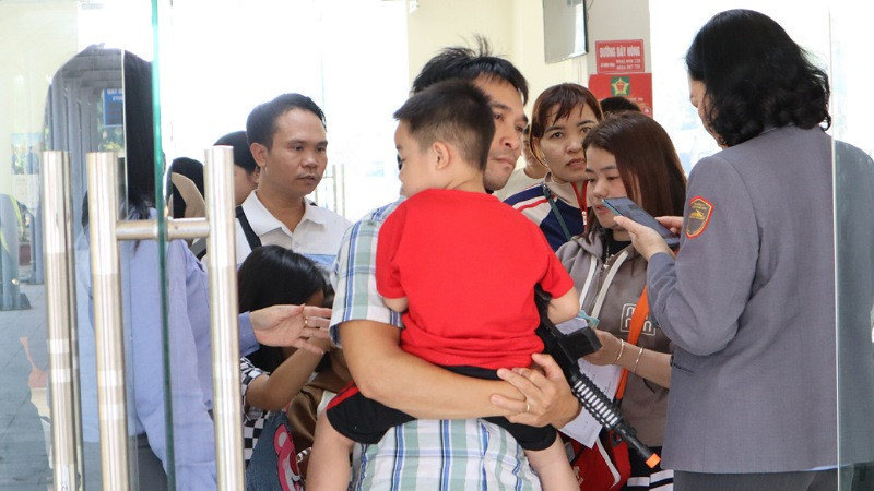 Nhiều người dân lựa chọn di chuyển vào nam bằng tàu hỏa.