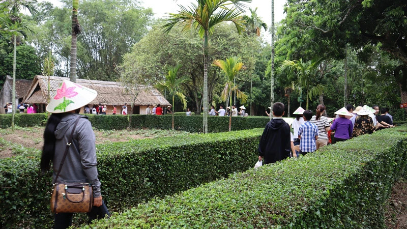 Khu Di tích lịch sử quốc gia đặc biệt Kim Liên (huyện Nam Đàn, tỉnh Nghệ An), quê hương của Chủ tịch Hồ Chí Minh là điểm đến của đông đảo nhân dân, du khách mỗi dịp lễ, Tết.