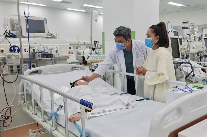 Trẻ mắc tay chân miệng diễn biến nặng, phải điều trị hồi sức tích cực tại Bệnh viện Nhi đồng 1, TP Hồ Chí Minh. Ảnh: Lê Phương