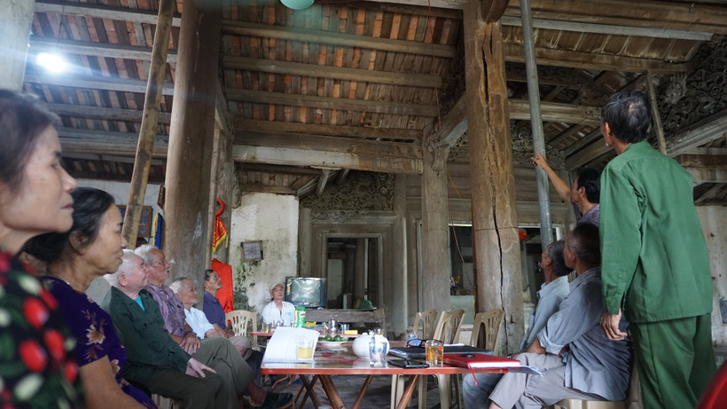 Người dân xót xa nhìn ngôi đình xuống cấp từng ngày.