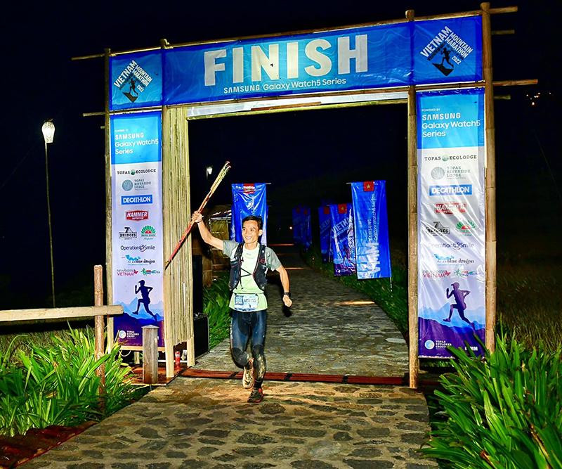 Trần Duy Quang đánh bại nhiều đối thủ người nước ngoài để về nhất cự ly 160km. 