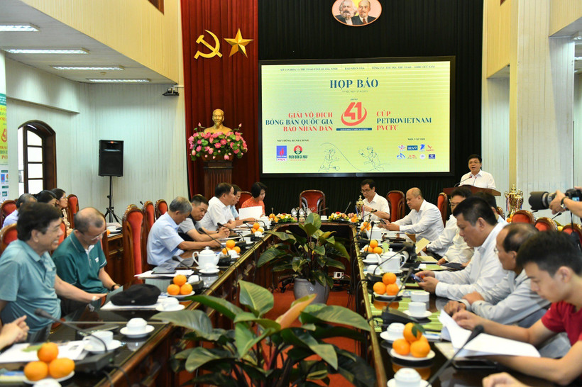 Phó Tổng Biên tập Báo Nhân Dân Quế Đình Nguyên, Phó Trưởng ban Chỉ đạo giải đấu, phát biểu tại cuộc họp báo. Ảnh: ĐĂNG KHOA