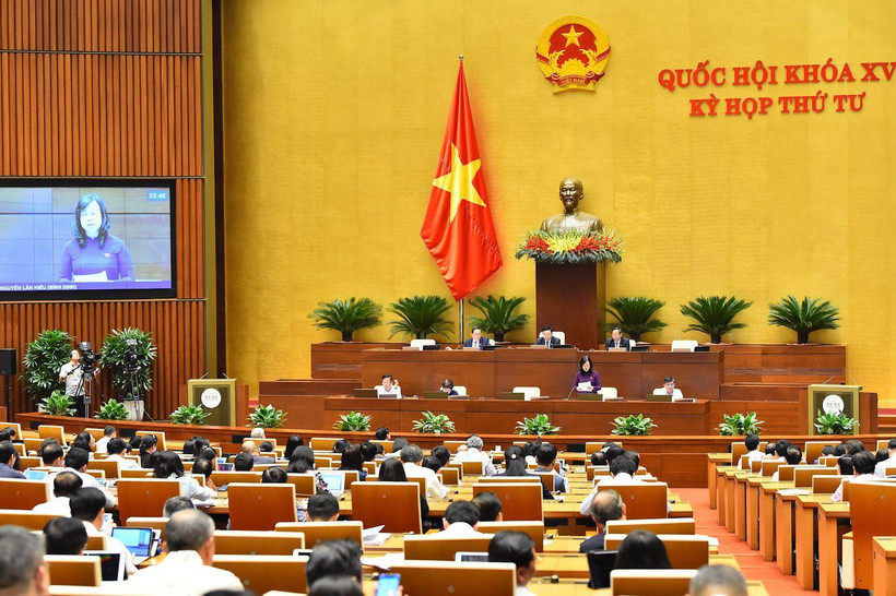 Bộ trưởng Y tế Đào Hồng Lan phát biểu giải trình, làm rõ một số vấn đề được các đại biểu Quốc hội đặt ra. Ảnh: THỦY NGUYÊN