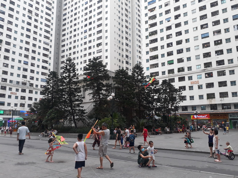 Nhiều khu đô thị hoàn toàn thiếu vắng không gian dành cho trẻ em. 