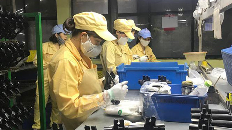 Lao động tại doanh nghiệp Hà Nội. (Ảnh: TTXVN)