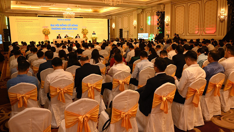 Các cổ đông tham dự Đại hội đồng cổ đông thường niên Nam A Bank năm 2024.