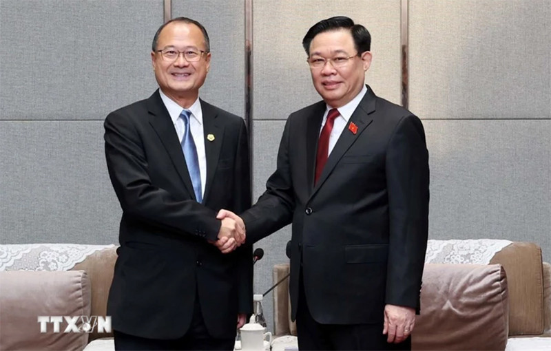 Chủ tịch Quốc hội Vương Đình Huệ tiếp ông Jonathan Choi, Chủ tịch Tập đoàn SUNWAH. (Ảnh: Nhan Sáng/TTXVN)