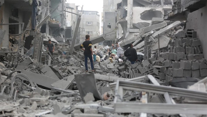 Cảnh đổ nát sau không kích của Israel xuống trại tị nạn Maghazi ở Dải Gaza, ngày 4/4. (Ảnh: THX/TTXVN)