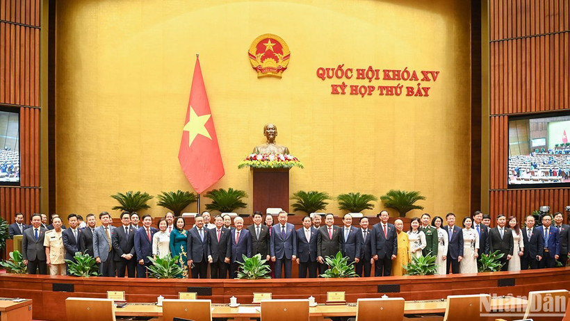 Chủ tịch nước Tô Lâm, Thủ tướng Phạm Minh Chính, Chủ tịch Quốc hội Trần Thanh Mẫn, Thường trực Ban Bí thư Lương Cường, Chủ tịch Ủy ban Trung ương Mặt trận Tổ quốc Việt Nam Đỗ Văn Chiến cùng các đồng chí lãnh đạo Đảng, Nhà nước và đại biểu Quốc hội tại phiên bế mạc Kỳ họp thứ 7, Quốc hội khóa XV.