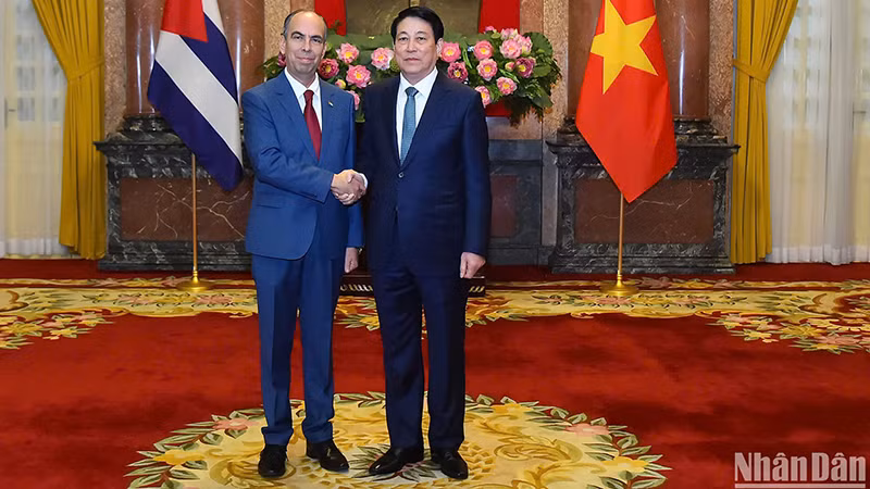Chủ tịch nước Lương Cường tiếp Đại sứ Cuba tại Việt Nam.