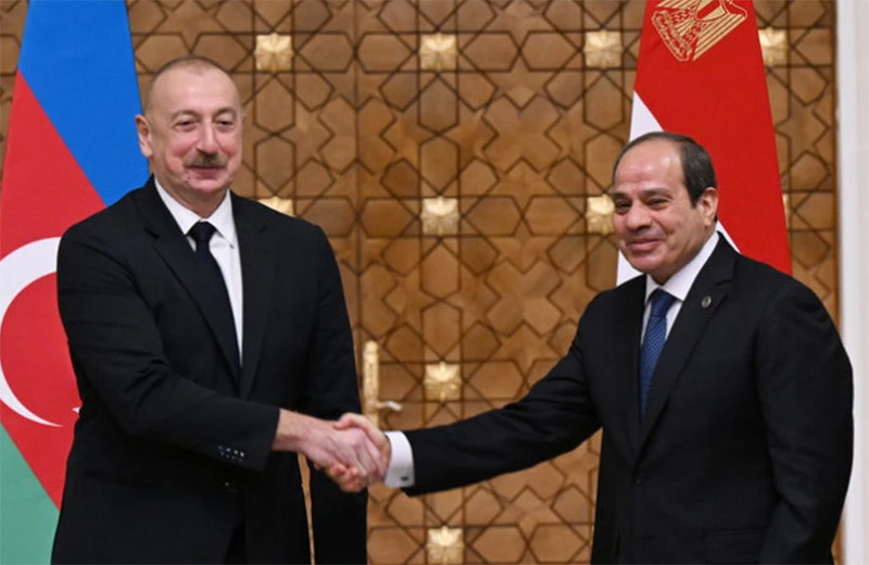 Tổng thống Ai Cập Abdel-Fattah El-Sisi (phải) và người đồng cấp Azerbaijan Ilham Aliyev. (Nguồn: aze)