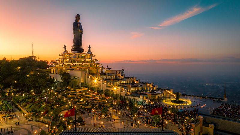 Núi Bà Đen, Tây Ninh là điểm đến hấp dẫn cách Thành phố Hồ Chí Minh chưa đến 100km. (Ảnh: Nguyễn Minh Tú)