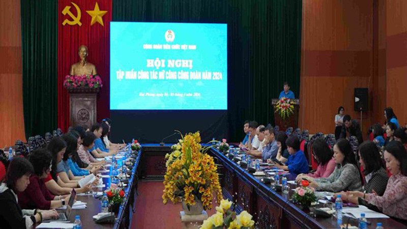 Toàn cảnh hội nghị tập huấn công tác nữ công công đoàn năm 2024.