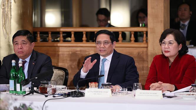 Thủ tướng Phạm Minh Chính phát biểu tại cuộc tọa đàm. (Ảnh: TTXVN)