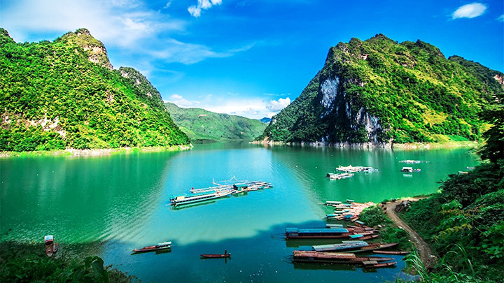 Huổi Lóng: Bên núi thành bạn