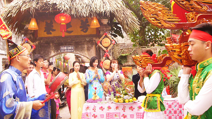 Cần coi trọng các giá trị cốt lõi của văn hóa làng trong đời sống hiện đại. Ảnh: QUANG HƯNG