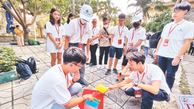 Các bạn trẻ tham gia các hoạt động tại Trại hè thanh, thiếu niên kiều bào 2023.