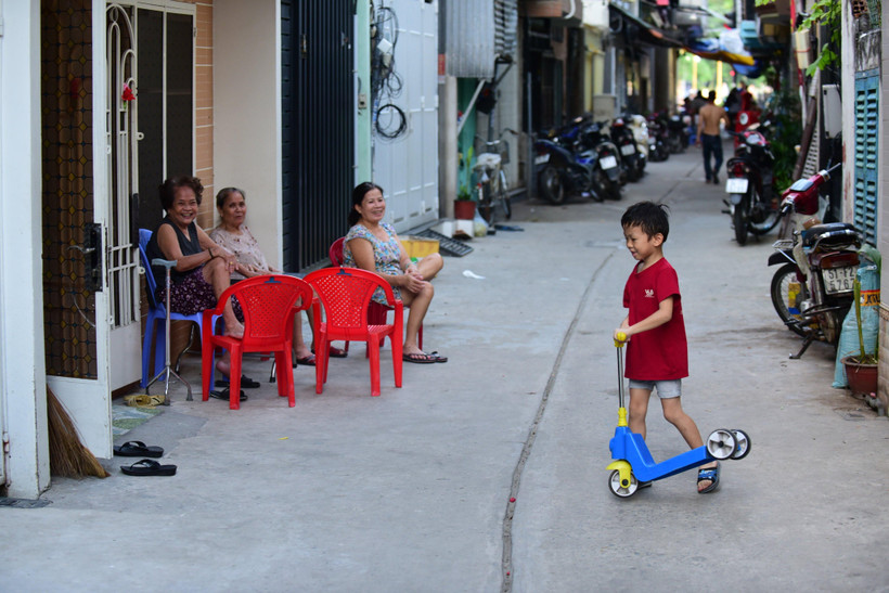 Hẻm 85 Rạch Bùng Binh (quận 3) được người dân hiến đất mở rộng trở nên sạch sẽ, thoáng mát.