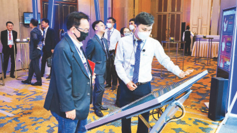 Triển lãm các giải pháp công nghệ số tại Diễn đàn kinh tế Thành phố Hồ Chí Minh.