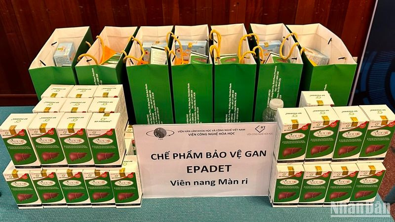 Một sản phẩm hỗ trợ sức khỏe giới thiệu tại hội thảo.