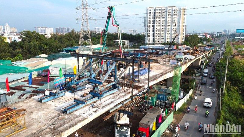 Công trình cầu Nam Lý hiện đạt 60% tiến độ, phấn đấu giải ngân 90% vốn đầu tư vào cuối năm 2023