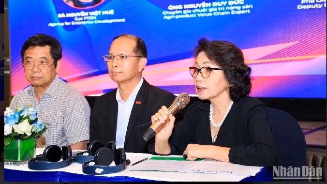 Các đại biểu thảo luận tại hội thảo.