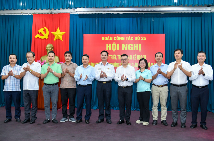 [Ảnh] Họp đoàn công tác báo chí đi thăm Trường Sa và Nhà giàn DK1