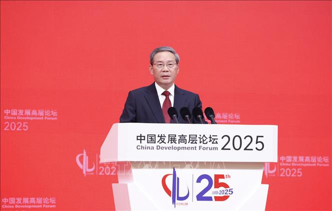 Thủ tướng Trung Quốc Lý Cường phát biểu tại Diễn đàn Phát triển Trung Quốc 2025 ở Bắc Kinh ngày 23/3/2025. Ảnh: TTXVN phát