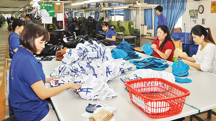 Nhiều doanh nghiệp đang gặp khó khăn trong sản xuất, kinh doanh. Ảnh: NGUYỆT ANH