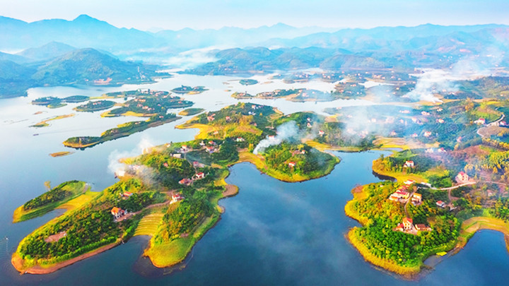 Hồ Cấm Sơn (Lục Ngạn, Bắc Giang).