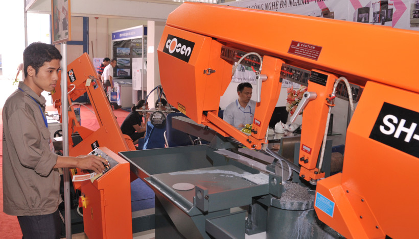 Doanh nghiệp đã chú trọng đầu tư máy móc và công nghệ mới để phát triển sản xuất, kinh doanh. Ảnh: BẮC SƠN