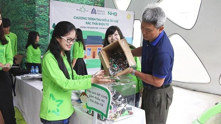 Thu hồi và tái chế rác thải điện tử.