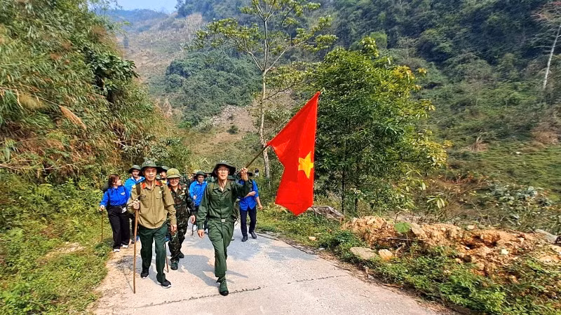 Hành quân đến với những địa danh lịch sử trong cuộc chiến đấu bảo vệ biên giới phía bắc ở Vị Xuyên.
