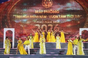 Chương trình nghệ thuật chào năm mới 2026 tổ chức tại khu vực Nhà hát thành phố Hải Phòng.